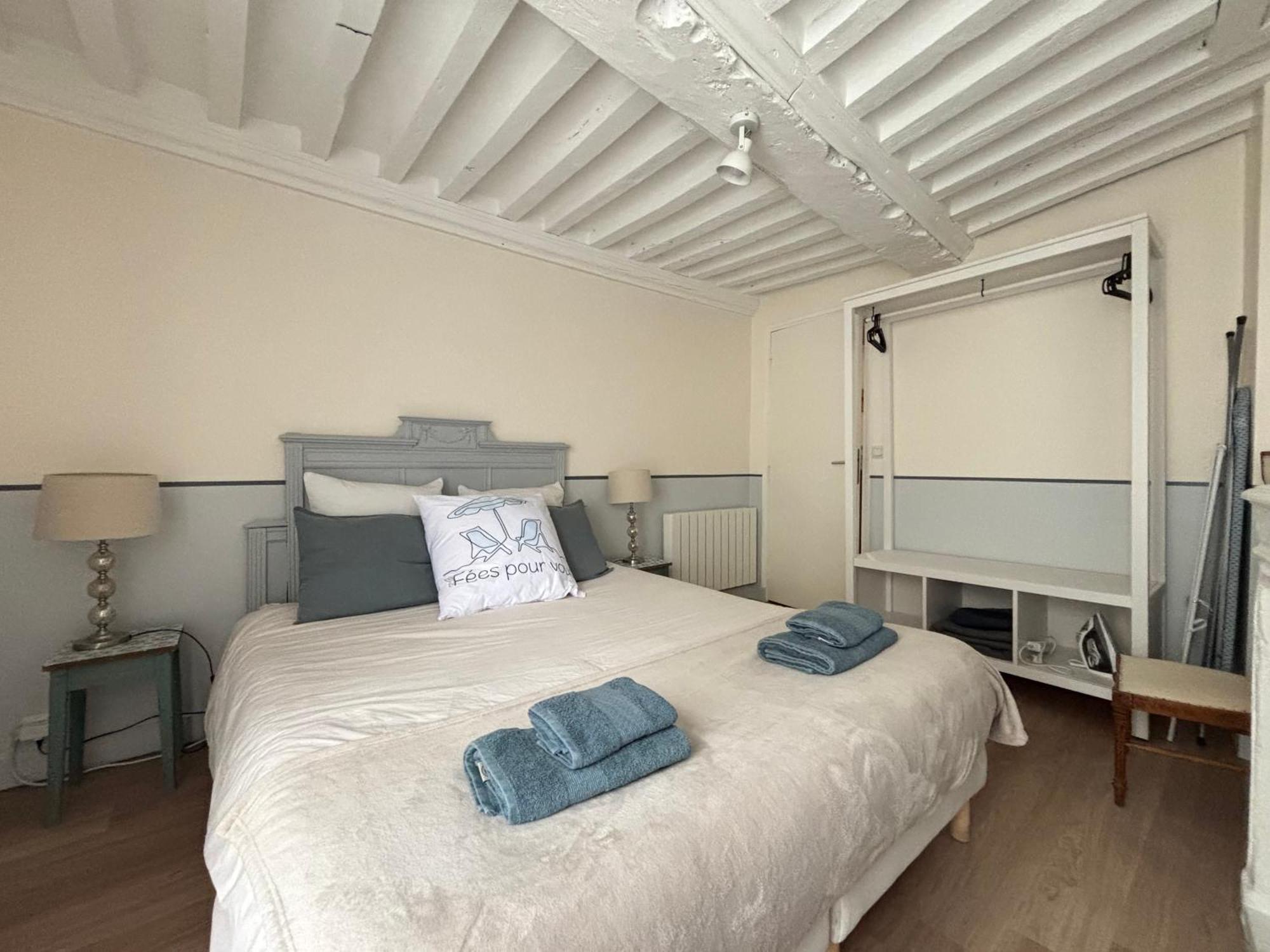Les Remparts Apt Spacieux 1 Er Etage Renove Joliment Decore Bien Equipe Plein Centre Bayeux Proche Plages Du Debarquement Parking Gratuit A Proximite Buitenkant foto