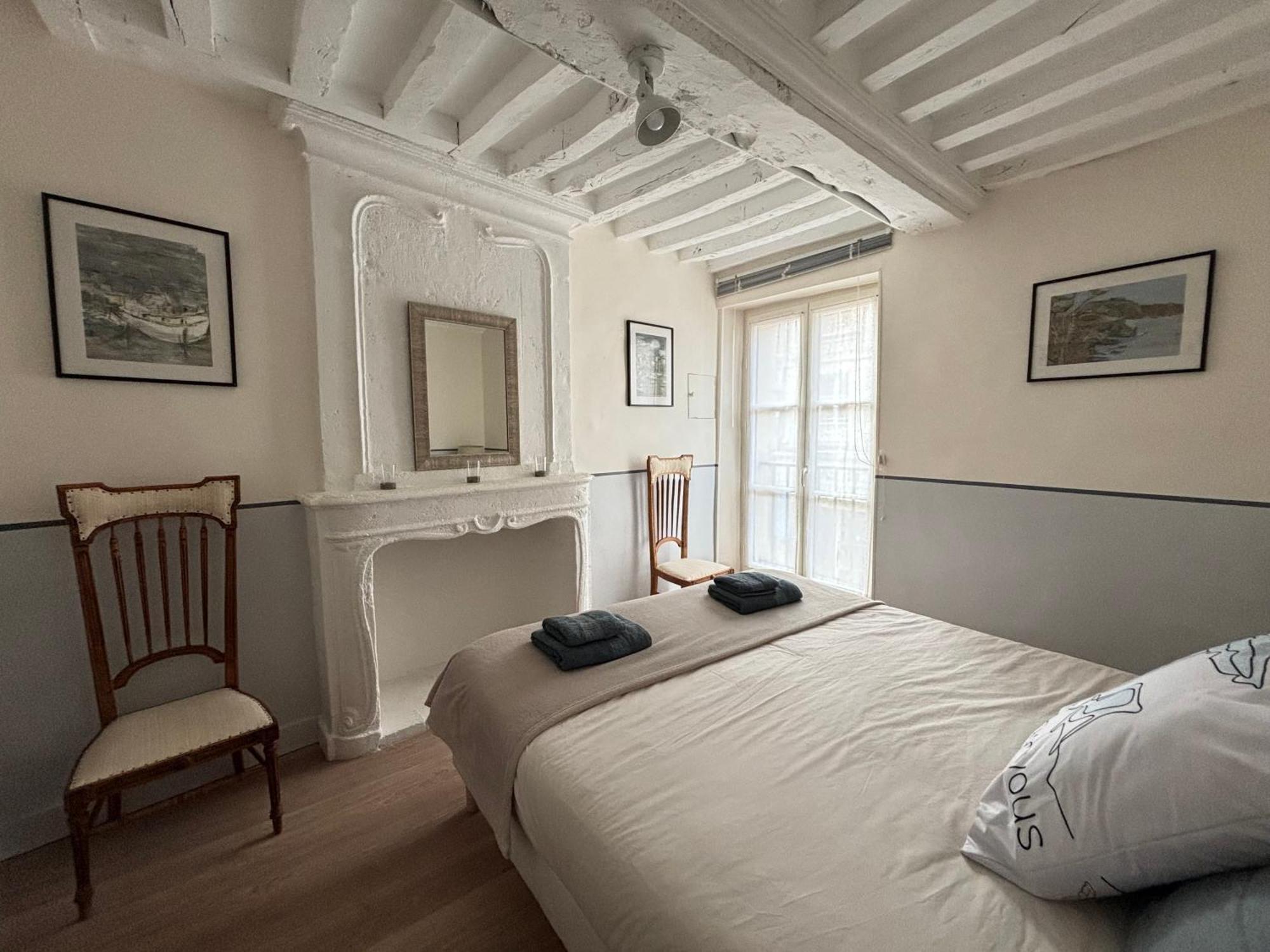 Les Remparts Apt Spacieux 1 Er Etage Renove Joliment Decore Bien Equipe Plein Centre Bayeux Proche Plages Du Debarquement Parking Gratuit A Proximite Buitenkant foto