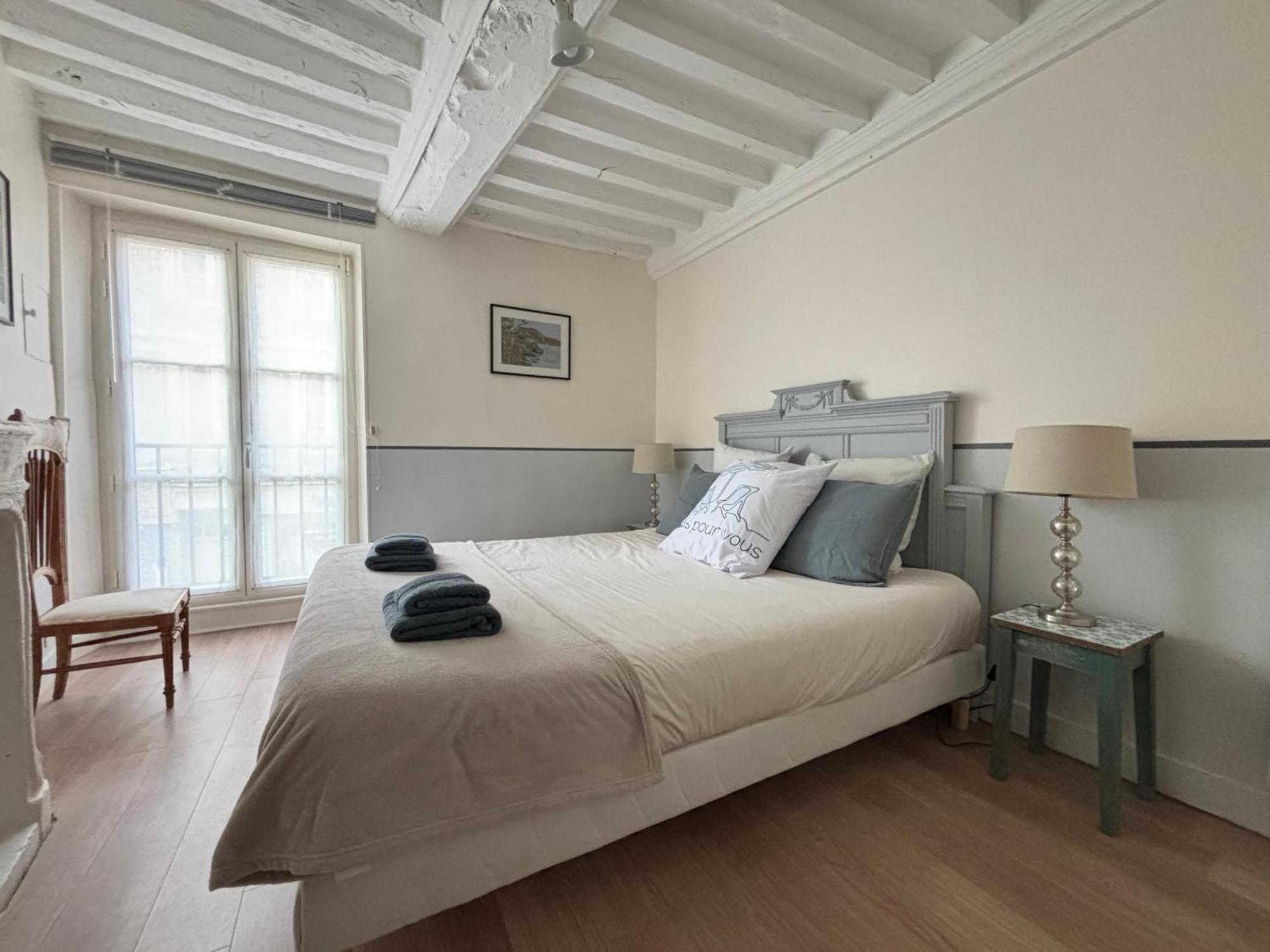 Les Remparts Apt Spacieux 1 Er Etage Renove Joliment Decore Bien Equipe Plein Centre Bayeux Proche Plages Du Debarquement Parking Gratuit A Proximite Buitenkant foto
